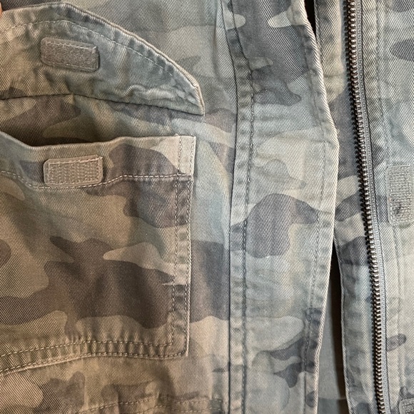 Children’s place rainbow camo jacket size M 7/8 - Picture 6 of 7